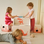 000500050002/kids_design_toys_cardboard_house_kids_on_roof_bo_buro.jpg